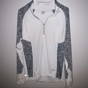 Lightweight white jacket 🌊💧💦